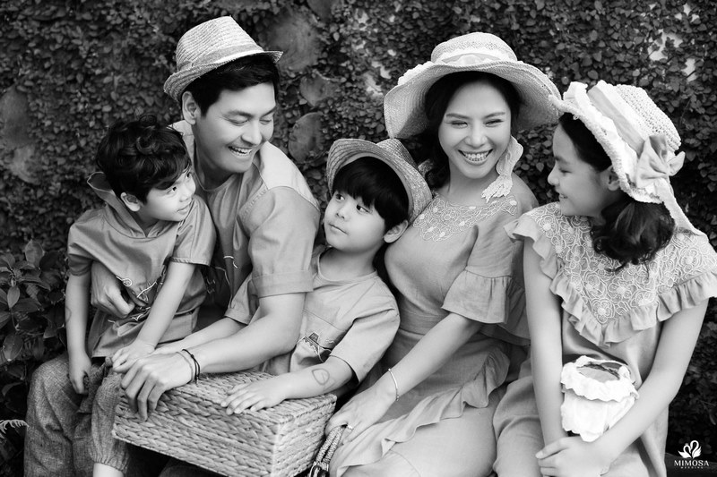 chup-anh-gia-dinh-5-nguoi