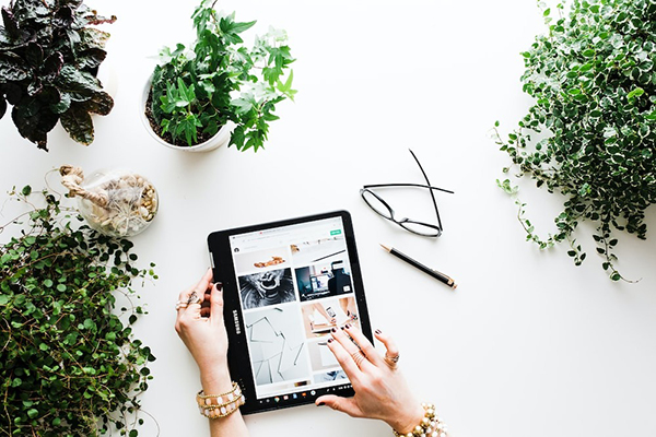 bạn cần biết rõ về quyền lợi và trách nhiệm của mình khi bán hình trên các trang web bán hình ảnh