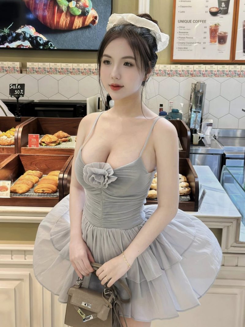 Ảnh gái xinh mặc váy khoe vú to