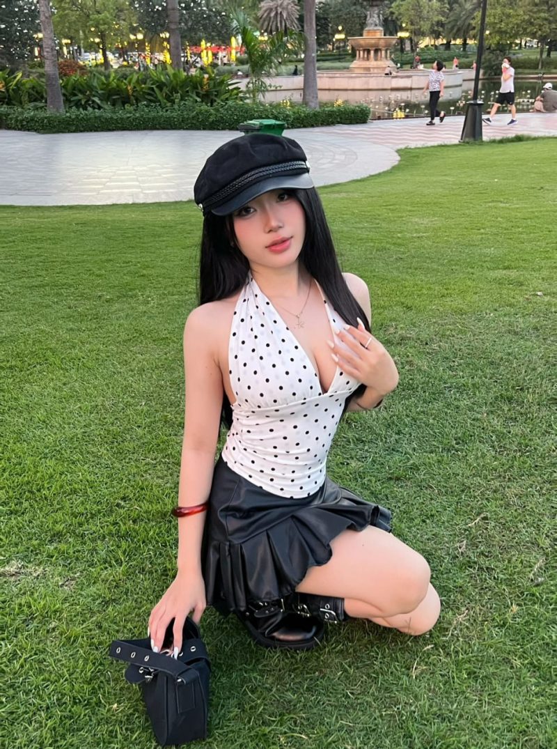 Ảnh gái xinh khoe ngực khủng