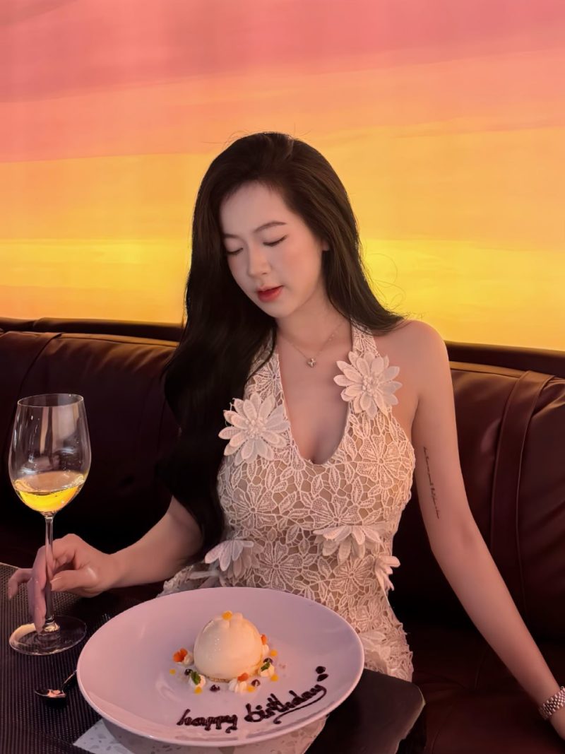 Ảnh gái xinh sang chảnh ngực khủng