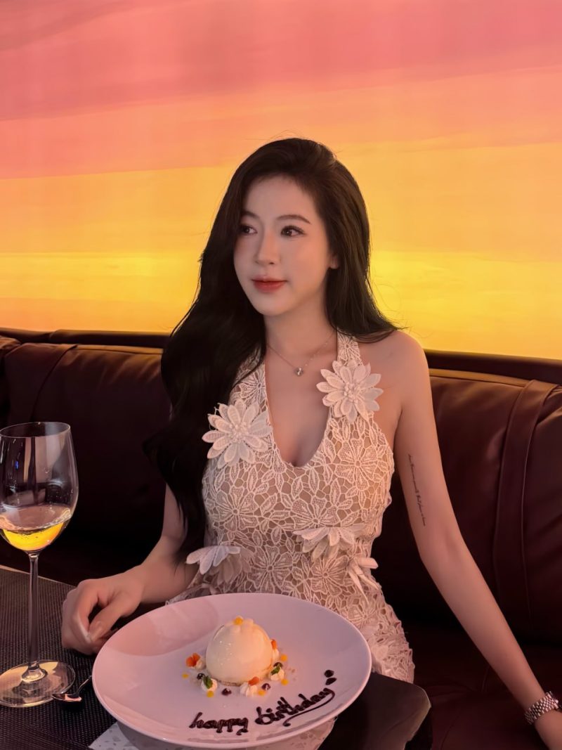 Ảnh gái xinh vú to sang chảnh