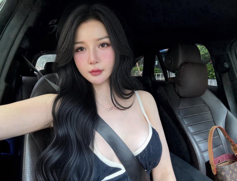 Ảnh gái xinh khoe vú to