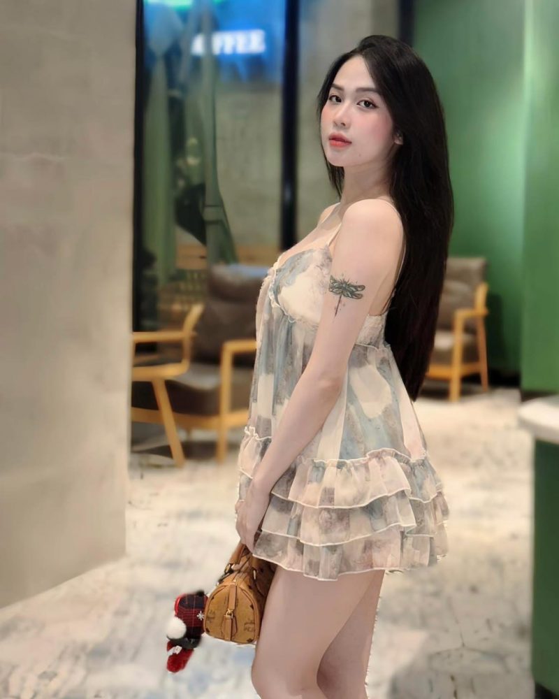 Ảnh gái xinh ngực to khoe dáng