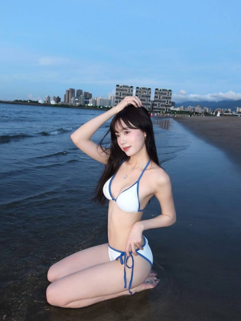 Ảnh gái xinh vú to