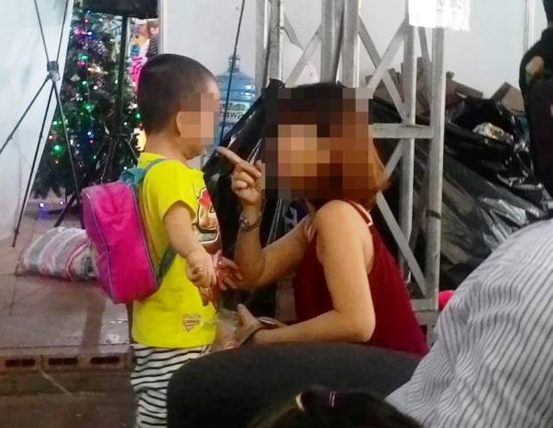 Cái chỉ tay của người lớn vào mặt con trẻ không chỉ là sự thiếu tôn trọng mà còn thể hiện sự áp đặt tư duy, suy nghĩ