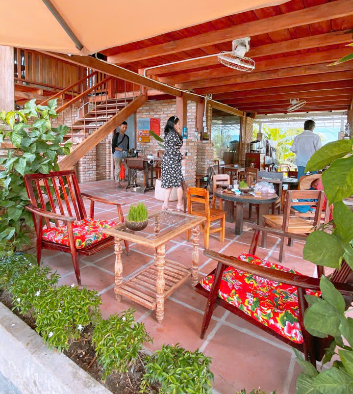 Gác Lúa Coffee - Quán cà phê view đồng lúa siêu chill ở Diên Khánh, Khánh Hòa