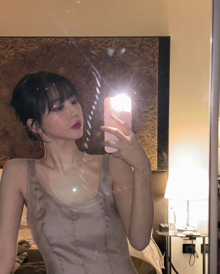 Gương chẳng biết nói dối, nhưng ảnh thì có thể.