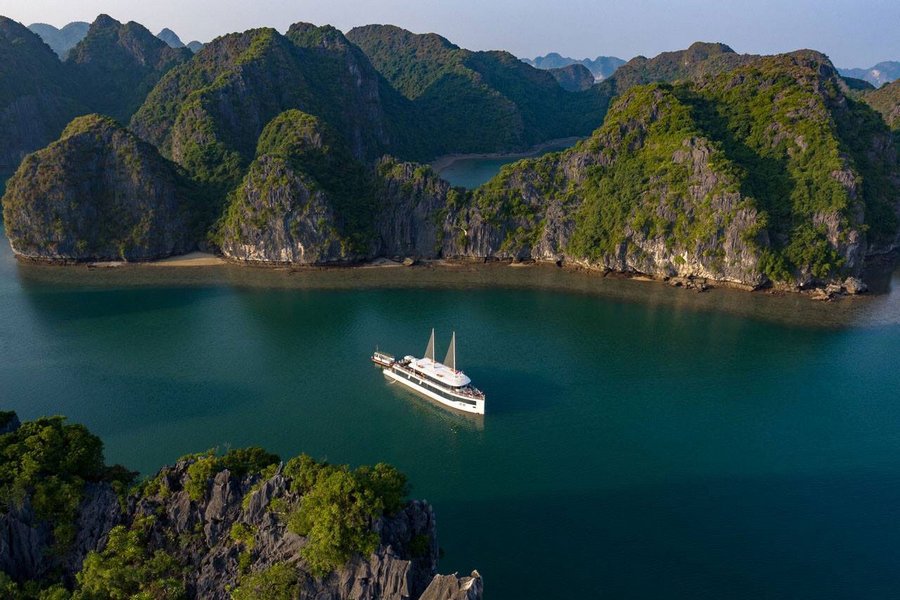 Du thuyền Jade Sails Hạ Long