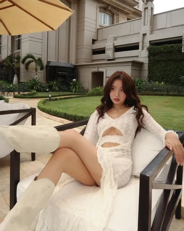 Bộ ảnh sexy nghệ thuật của Lê Thị Khánh Huyền