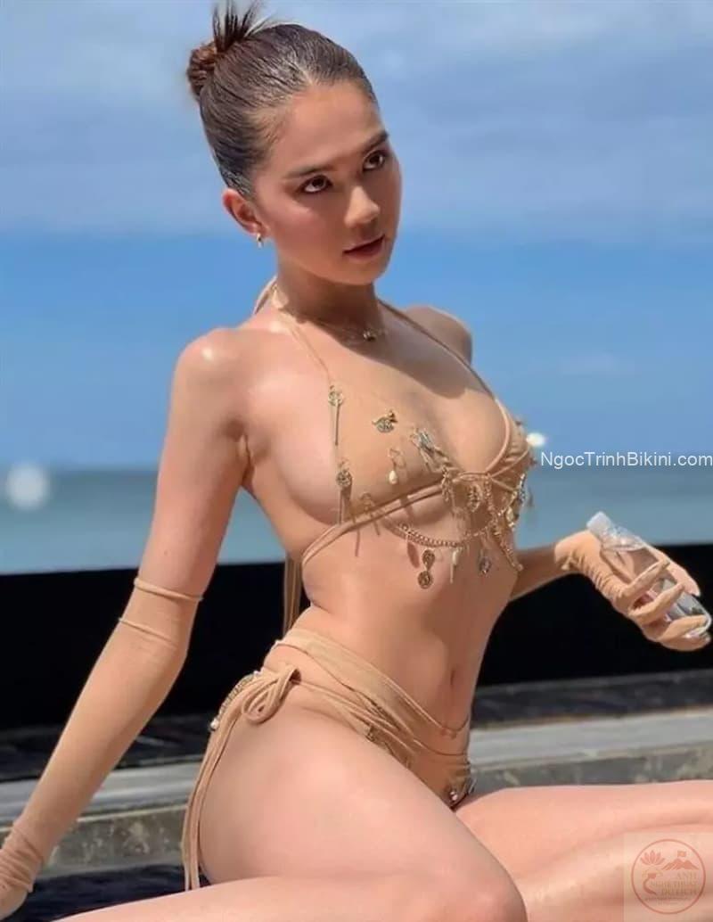 Hot girl đình đám vẫn giữ phong độ nhờ sự tự tin trong ảnh bikini mới