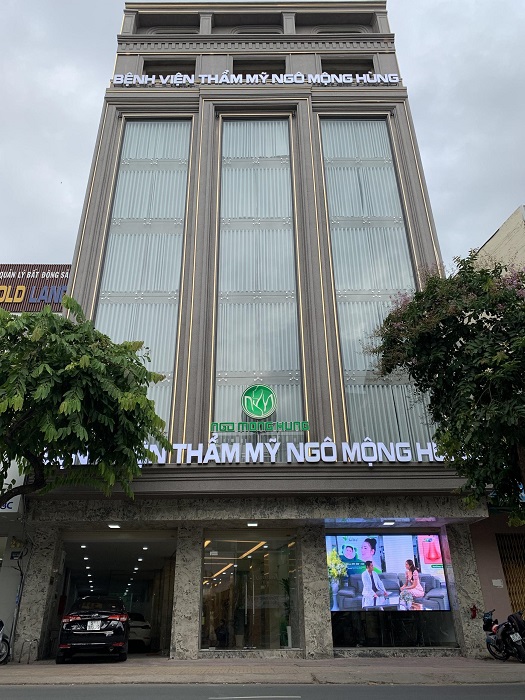 Ảnh ngực chảy xệ