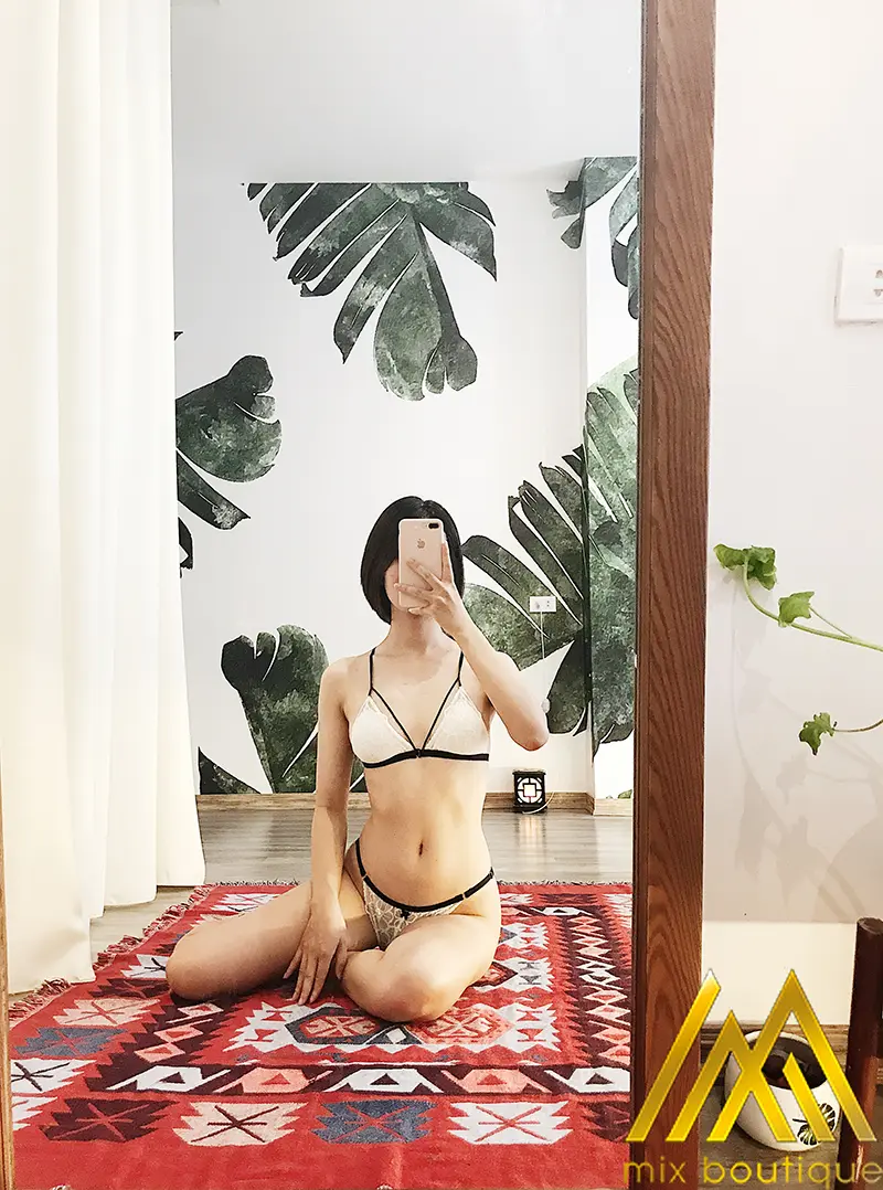 tạo dáng chụp bikini đẹp