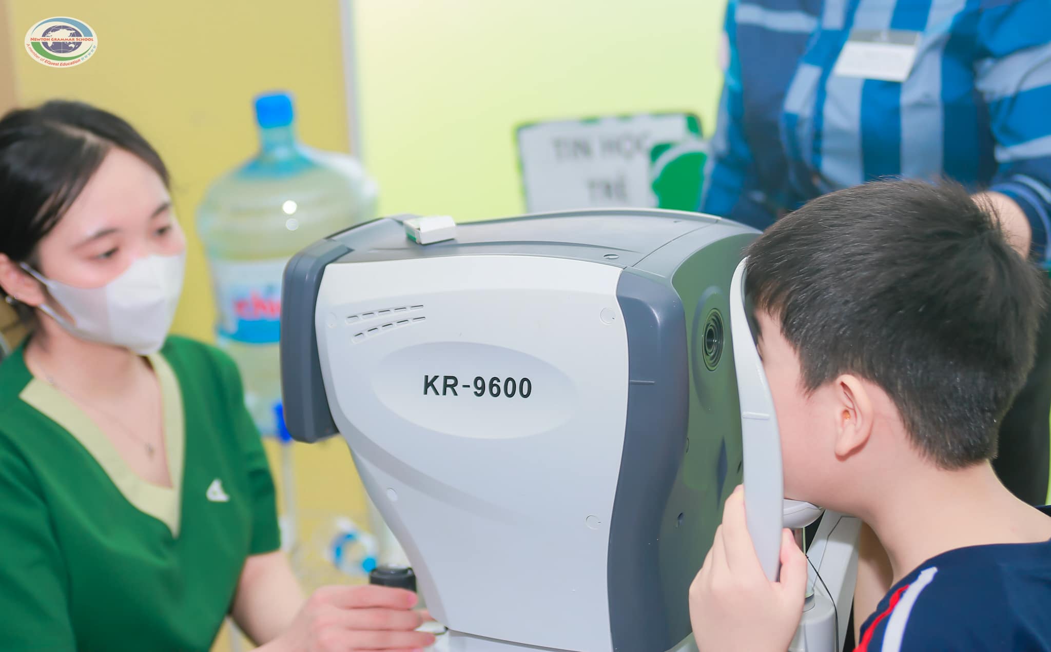 Cách chữa tật nháy mắt cho trẻ em