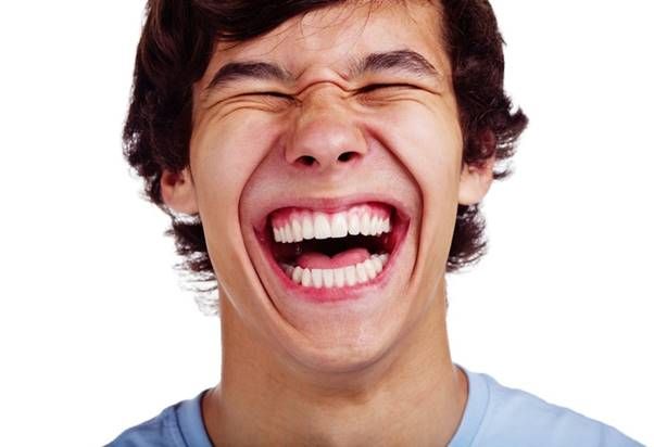 Tác hại của cười nhiều đến sức khỏe và cách phòng ngừa