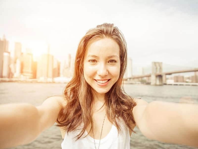 Ánh sáng tốt giúp gương mặt của bạn trông rạng ngời hơn hẳn