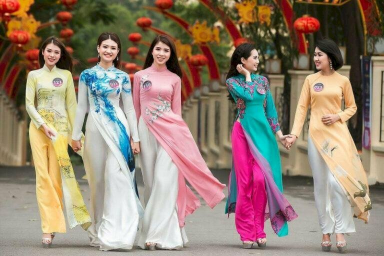 Dáng đi lãng mạn sẽ thu hút mọi ánh nhìn
