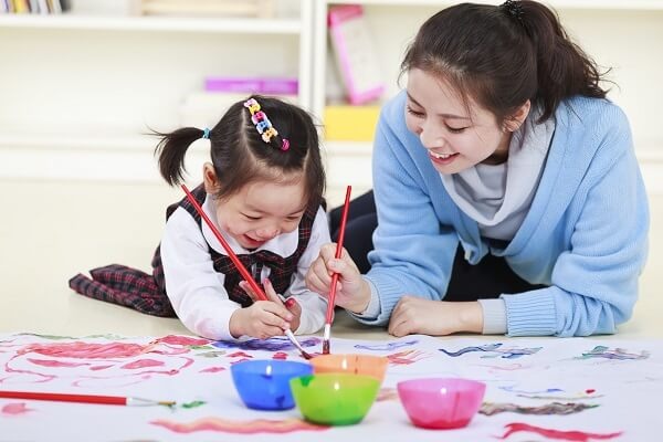 Cùng nhau chơi trò chơi - ghi lại những khoảnh khắc đời thường