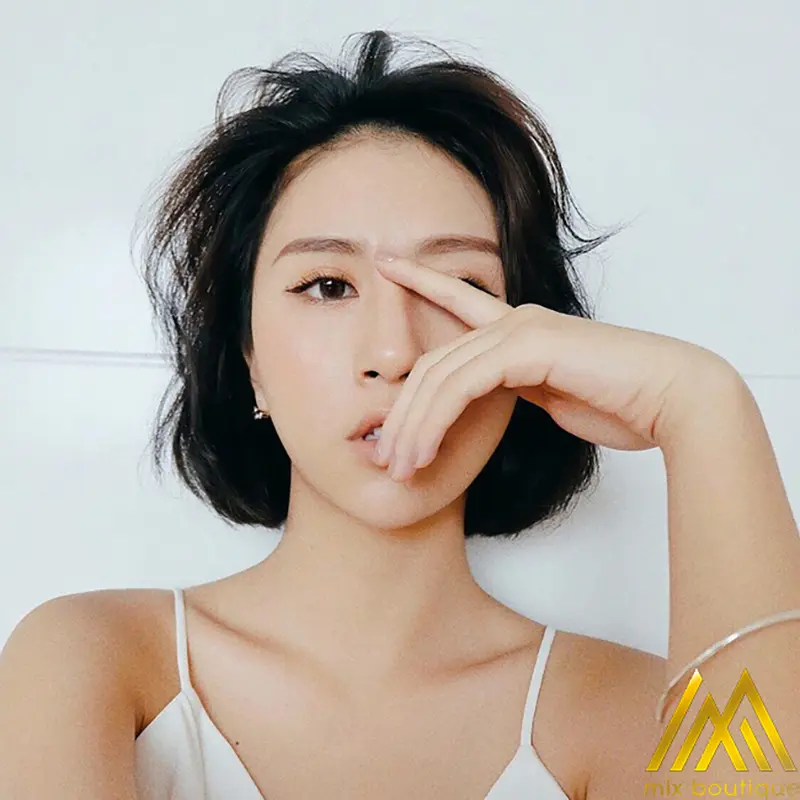 tạo dáng chụp ảnh selfie
