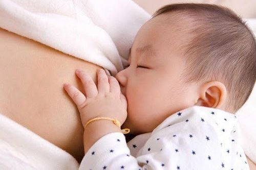 Trẻ sơ sinh nôn trớ sau khi bú: Nguyên nhân và cách khắc phục