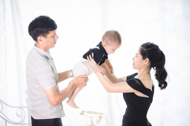 chup anh gia dinh 3 nguoi dep