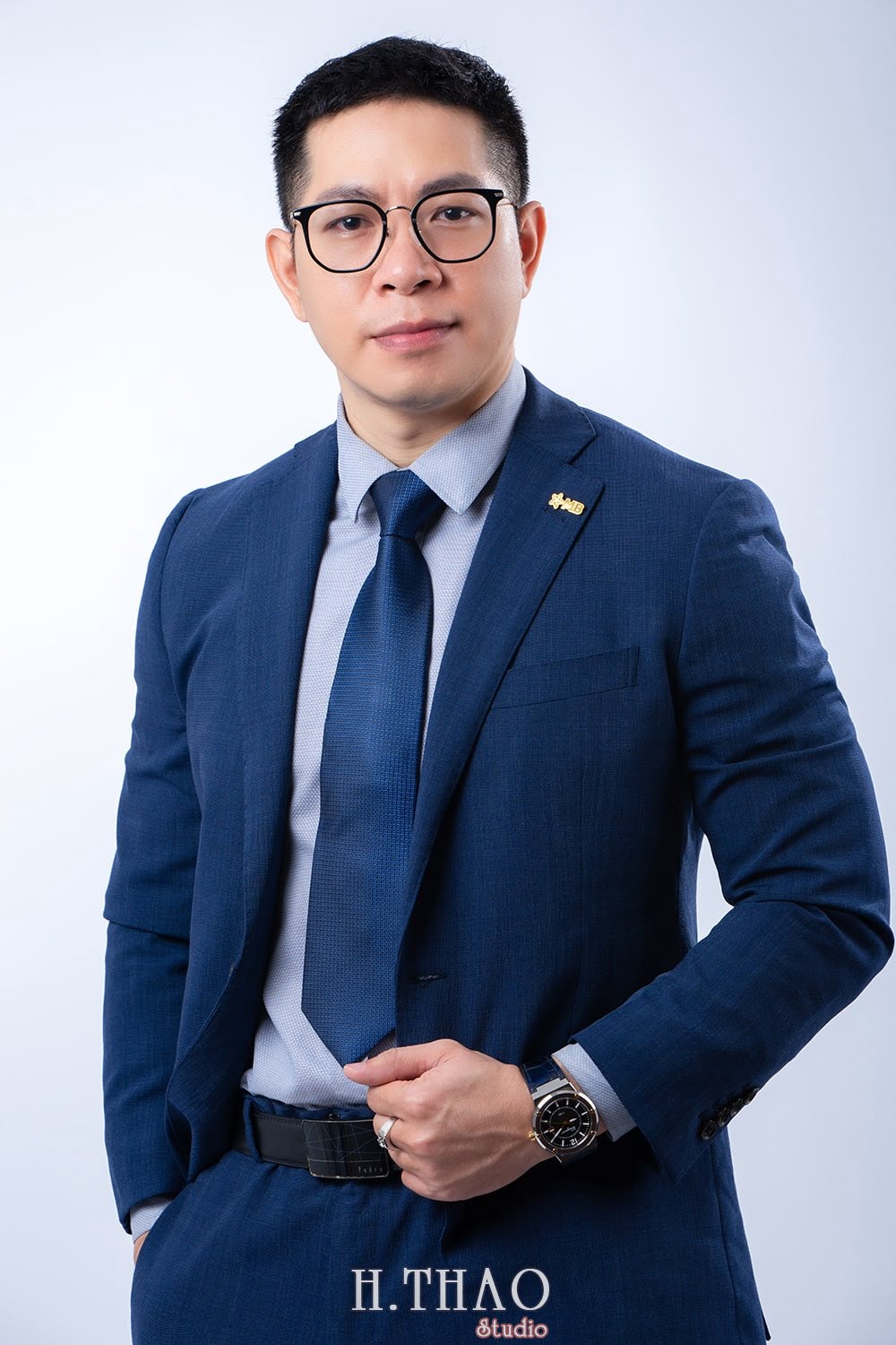 giam doc ngan hang 4 - Dịch vụ chụp ảnh công sở đẹp, chuyên nghiệp tại TPHCM - HThao Studio