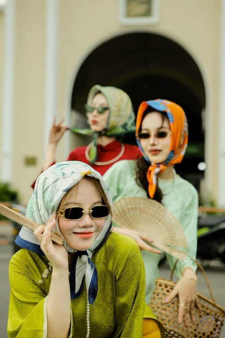 Một dáng ngồi mang hồn quê