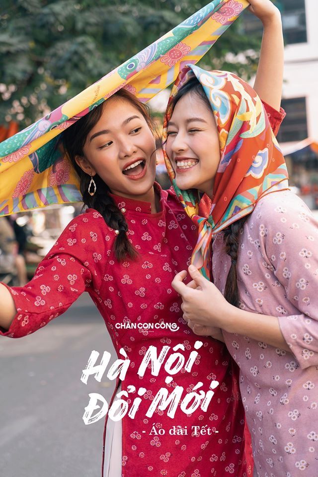 Nụ cười nhóm bạn tựa mùa xuân đang đến