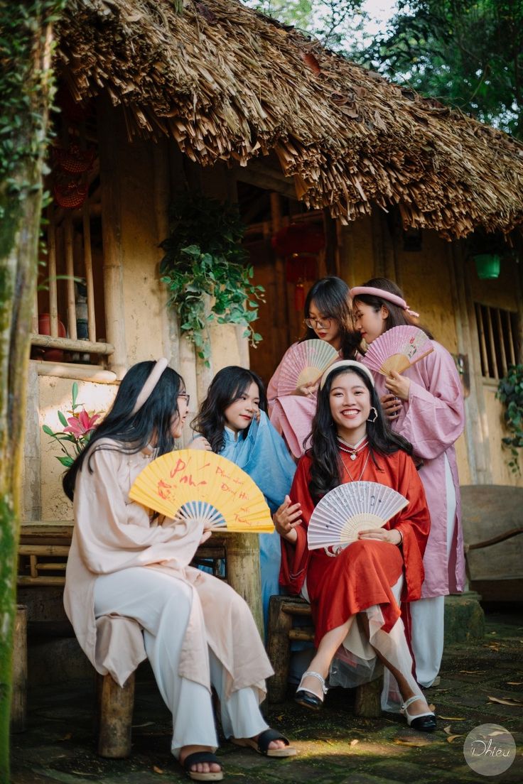 Áo dài dệt nên khoảnh khắc nên thơ