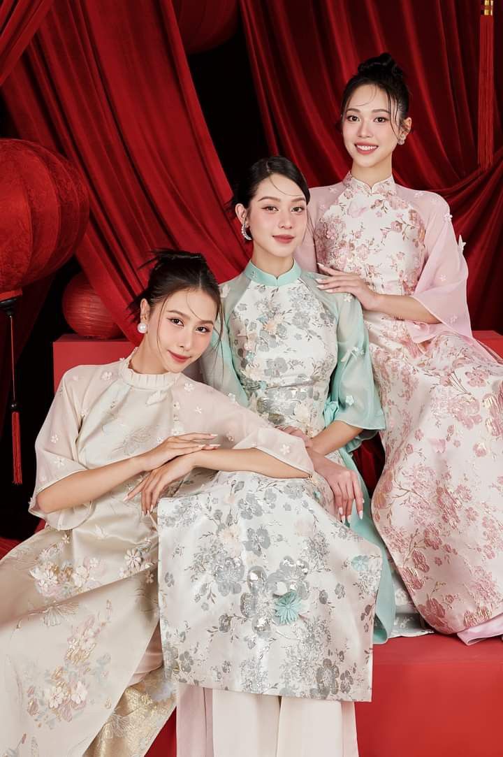 Áo dài hòa cùng tiếng bước nhẹ