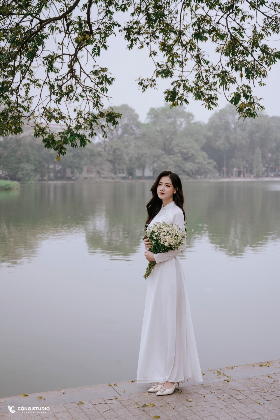 Tình yêu lớn lên trong từng cái nắm tay