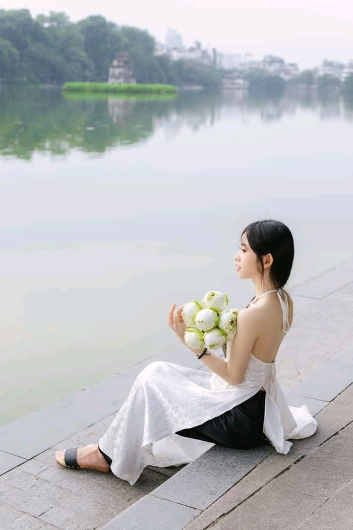 Tựa vào nhau, ta quên hết mọi ồn ào ngoài kia