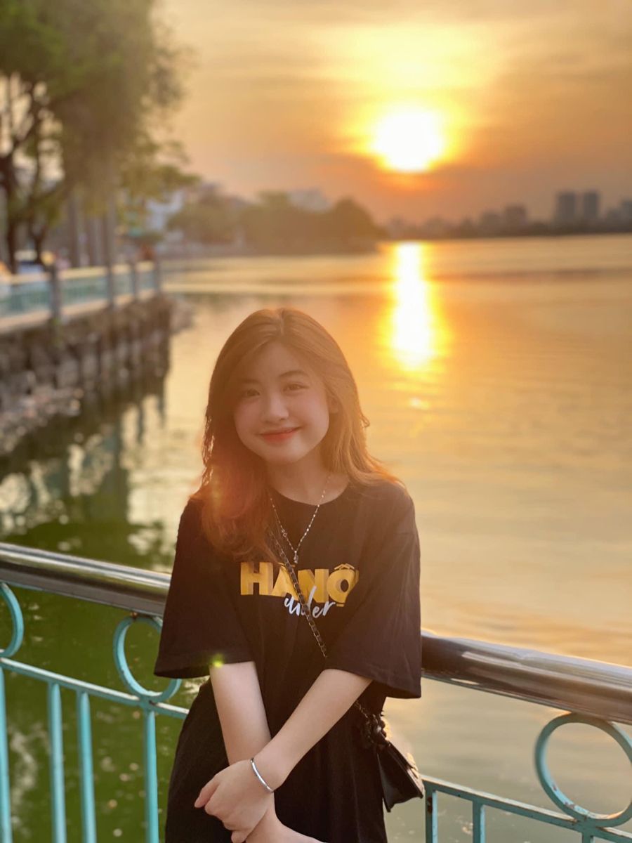 Giữ chặt hạnh phúc như giữ cánh hoa mong manh