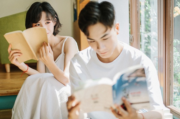 cach-tao-dang-chup-anh-doi-nam-nu-ky-yeu-chat
