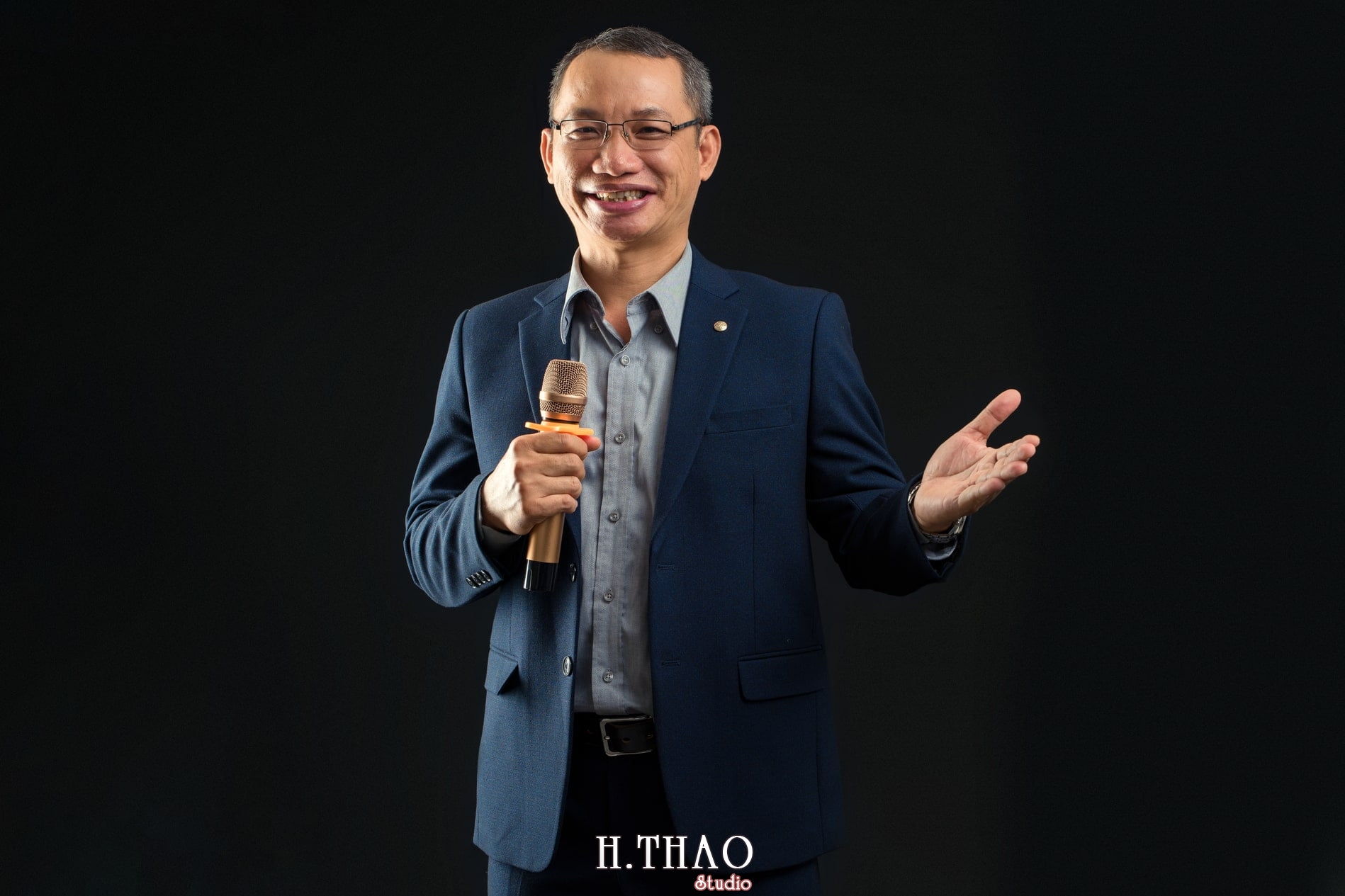 Le Do Duy An 1 - 35 cách tạo dáng chụp ảnh doanh nhân chuyên nghiệp - HThao Studio