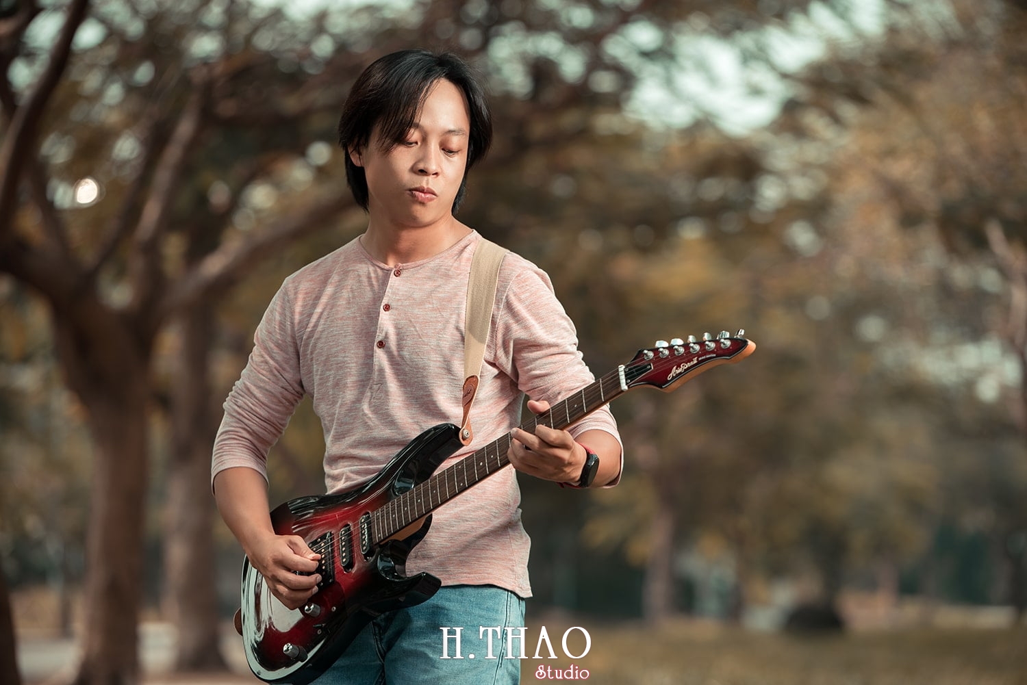 Anh nam ngau 3 - 35 cách tạo dáng chụp ảnh nam ngầu chất ngất - HThao Studio