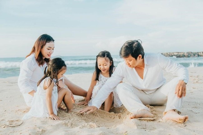 chup anh gia dinh 4 nguoi