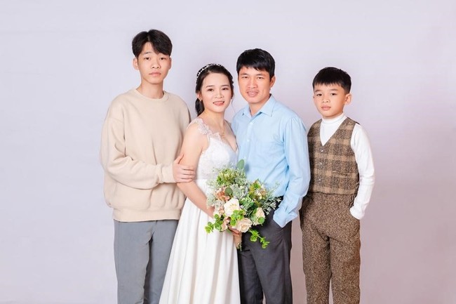 chup anh gia dinh 4 nguoi