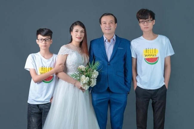 chup anh gia dinh 4 nguoi