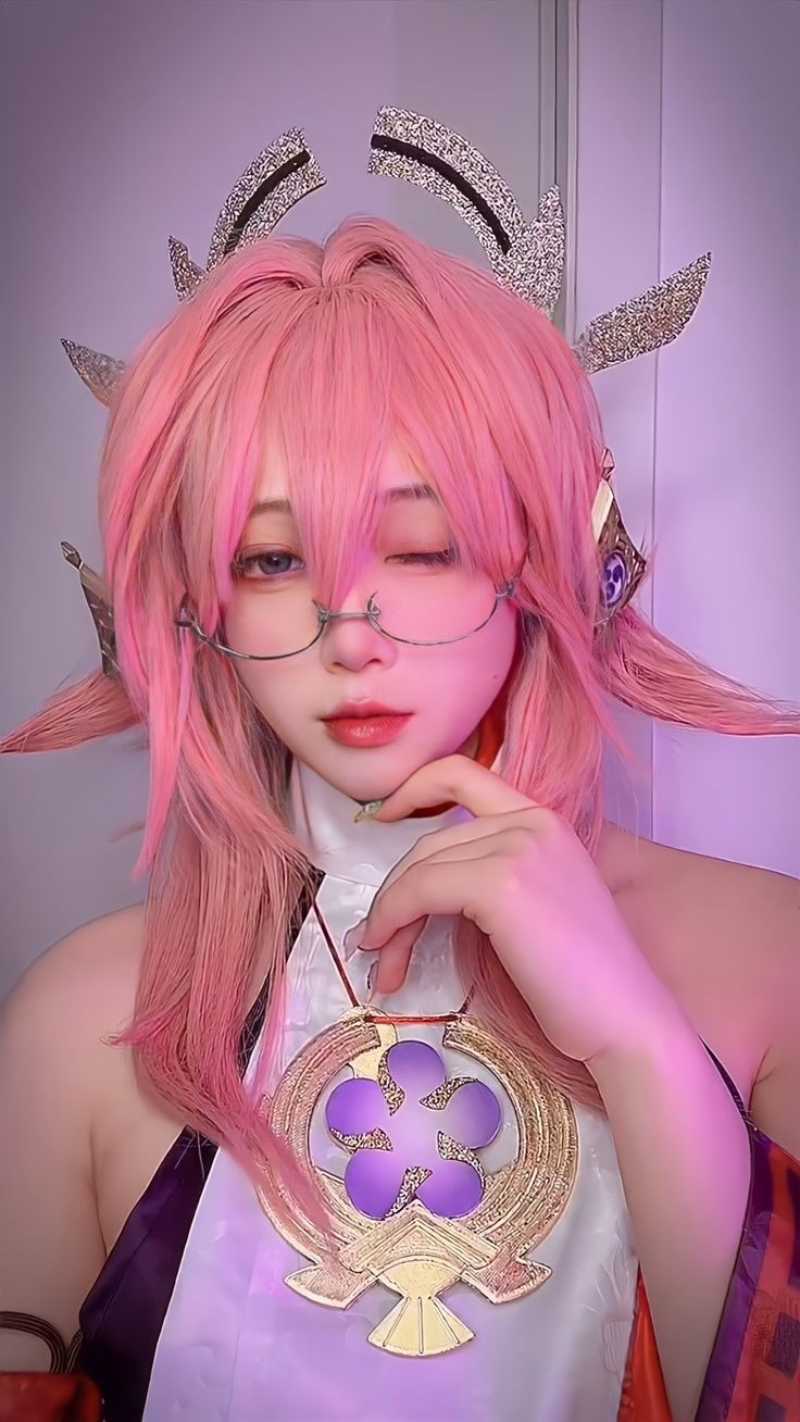 Cosplay Yae Miko thần thái cuốn hút