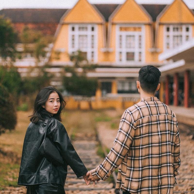 Vừa selfie vừa bế người yêu