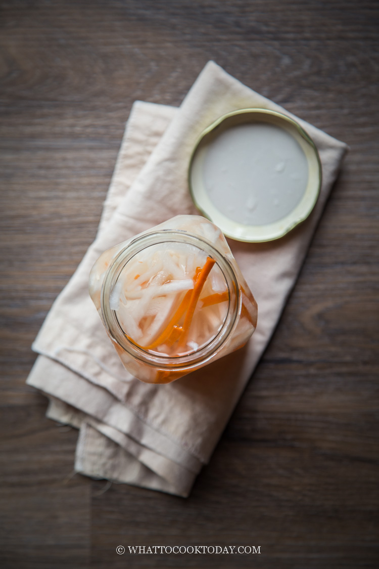 Do Chua (Vietnamese Pickled Daikon and Carrot)
