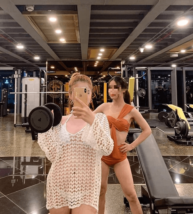Thời trang tập gym: Nóng mắt hình ảnh các cô gái diện bikini tới phòng tập