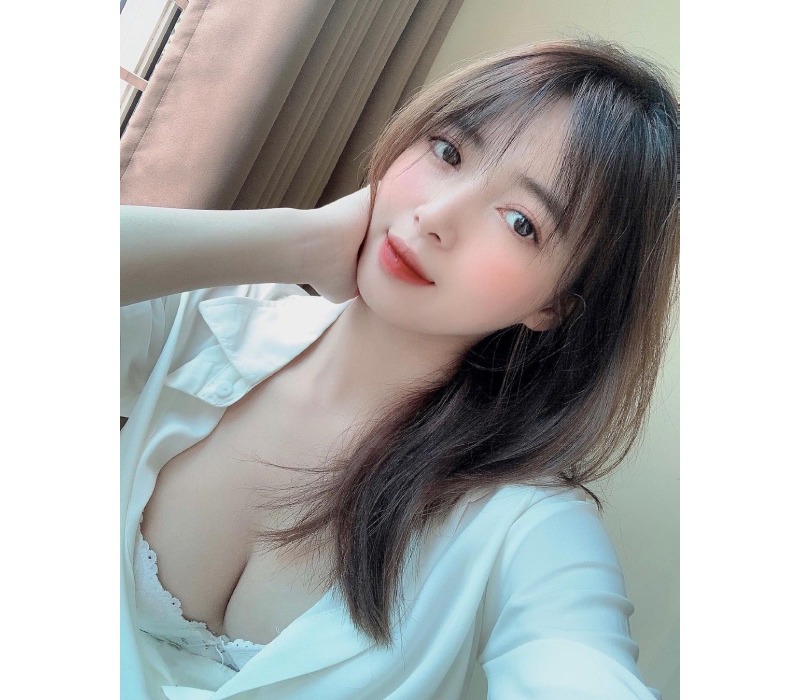 Ảnh gái mặc bikini hở vú