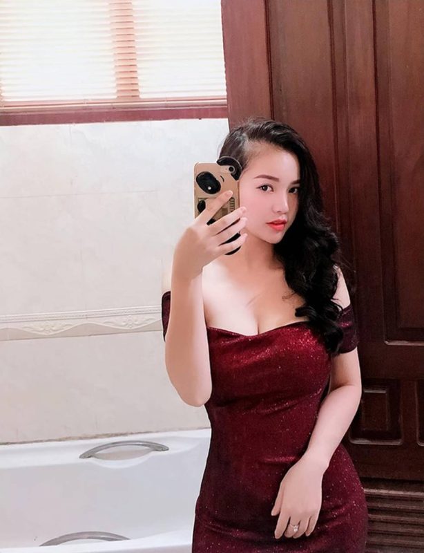 Những cô gái Việt sở hữu vòng 1 hơn mét được báo nước ngoài ca ngợi