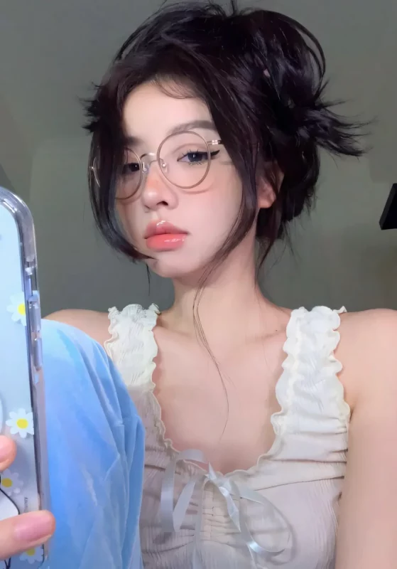 90+ Gái Xinh Đeo Kính Cute (HOT) Tóc Dài, Tóc Ngắn Che Mặt