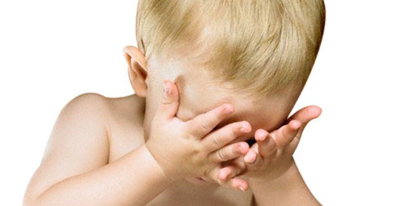 quầng thâm mắt ở bé nguyên nhân do đâu?