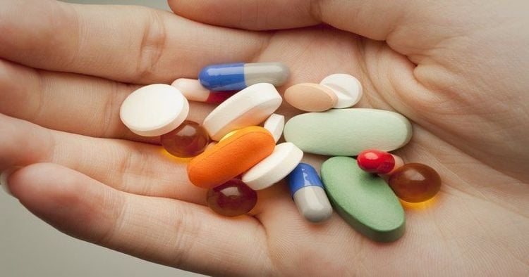 Người bệnh có thể được chỉ định điều trị nội khoa bằng một số loại thuốc nhuận tràng.