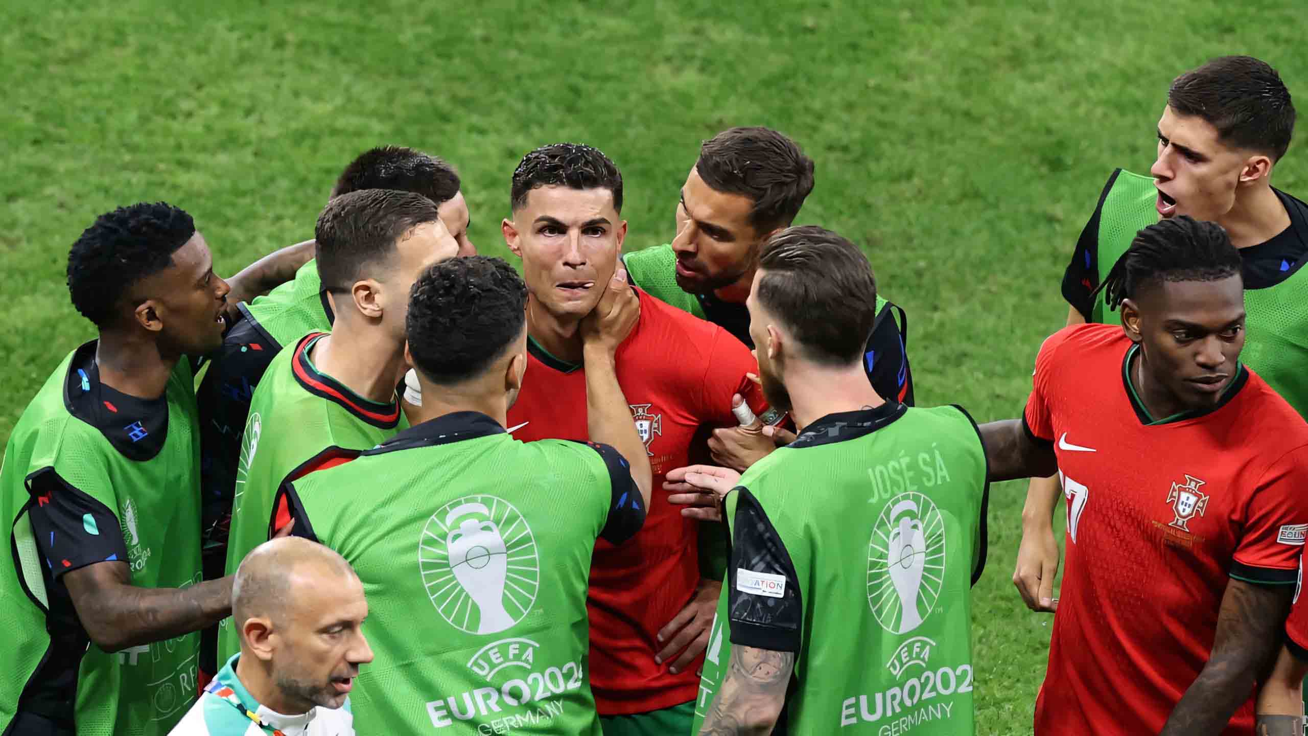 anh ronaldo khoc euro 2024 2560px 1440px 2k 7