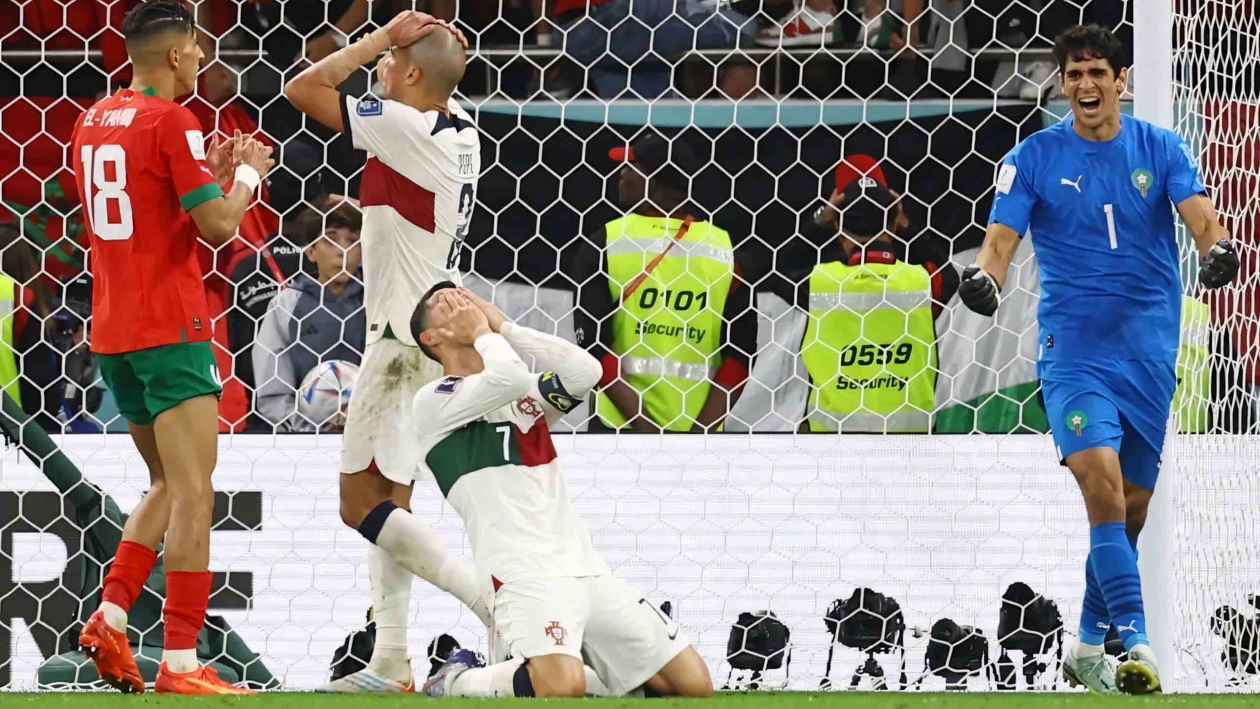 anh ronaldo khoc world cup 2022 2560px 1440px 2k 10